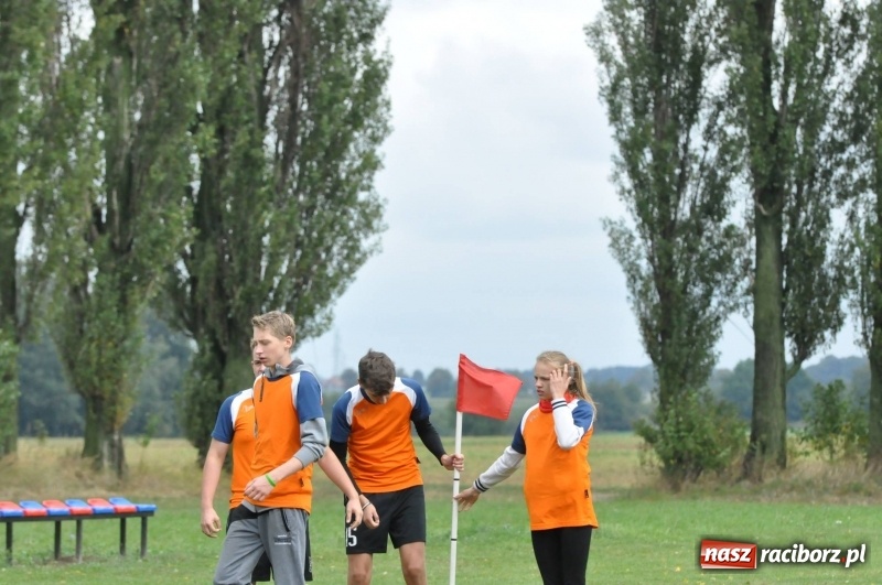 Zdjęcie w galerii na portalu naszraciborz.pl: W Wojnowicach ostro rywalizują w palanta  wiadomości z regionu
