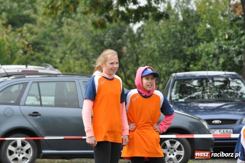Zdjęcie w galerii na portalu naszraciborz.pl: W Wojnowicach ostro rywalizują w palanta  wiadomości z regionu