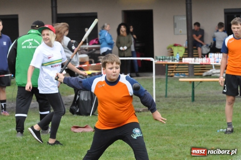 Zdjęcie w galerii na portalu naszraciborz.pl: W Wojnowicach ostro rywalizują w palanta  wiadomości z regionu