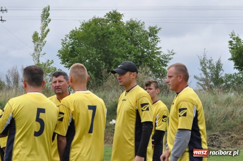 Zdjęcie w galerii na portalu naszraciborz.pl: W Wojnowicach ostro rywalizują w palanta  wiadomości z regionu