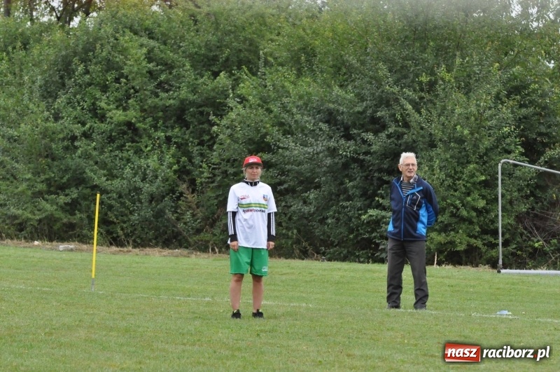 Zdjęcie w galerii na portalu naszraciborz.pl: W Wojnowicach ostro rywalizują w palanta  wiadomości z regionu