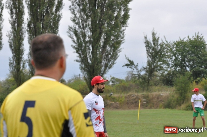 Zdjęcie w galerii na portalu naszraciborz.pl: W Wojnowicach ostro rywalizują w palanta  wiadomości z regionu