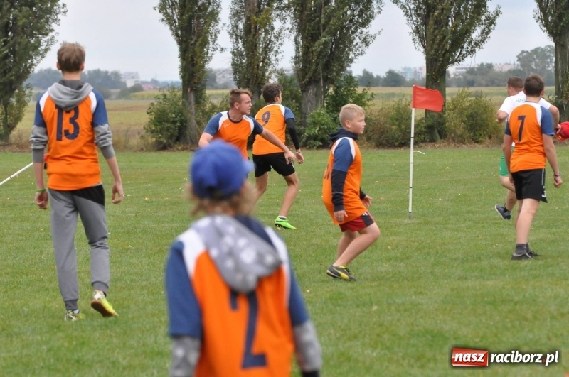 Zdjęcie w galerii na portalu naszraciborz.pl: W Wojnowicach ostro rywalizują w palanta  wiadomości z regionu