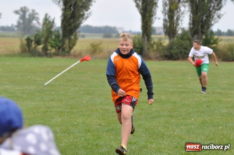 Zdjęcie w galerii na portalu naszraciborz.pl: W Wojnowicach ostro rywalizują w palanta  wiadomości z regionu