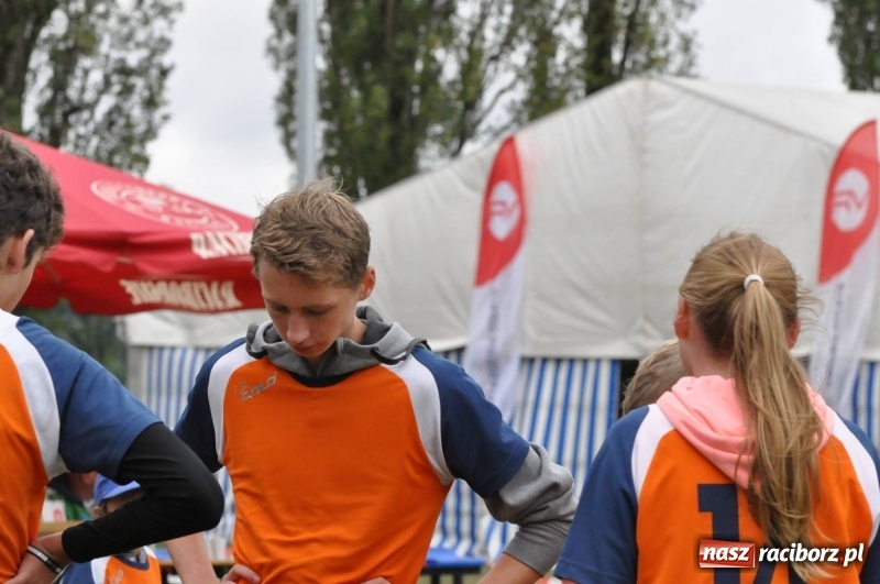 Zdjęcie w galerii na portalu naszraciborz.pl: W Wojnowicach ostro rywalizują w palanta  wiadomości z regionu