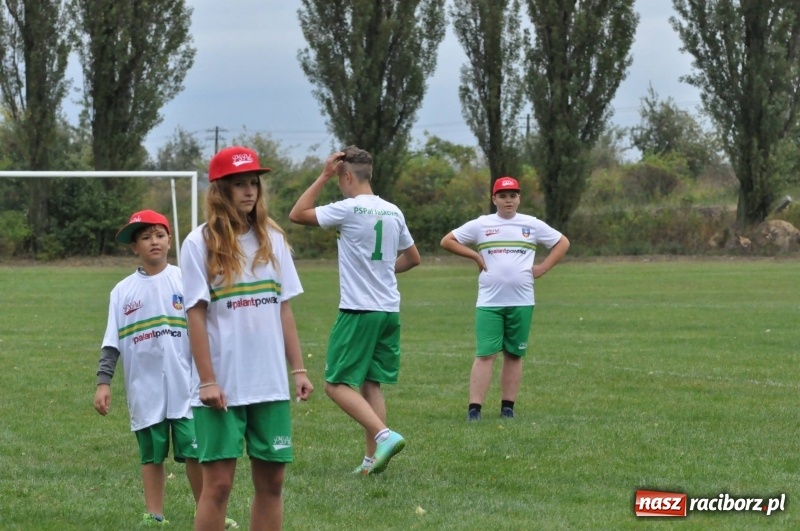 Zdjęcie w galerii na portalu naszraciborz.pl: W Wojnowicach ostro rywalizują w palanta  wiadomości z regionu