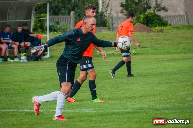 Zdjęcie w galerii na portalu naszraciborz.pl: Wymęczone zwycięstwo Studziennej w starciu z rezerwami Dębu Gaszowice wiadomości z regionu