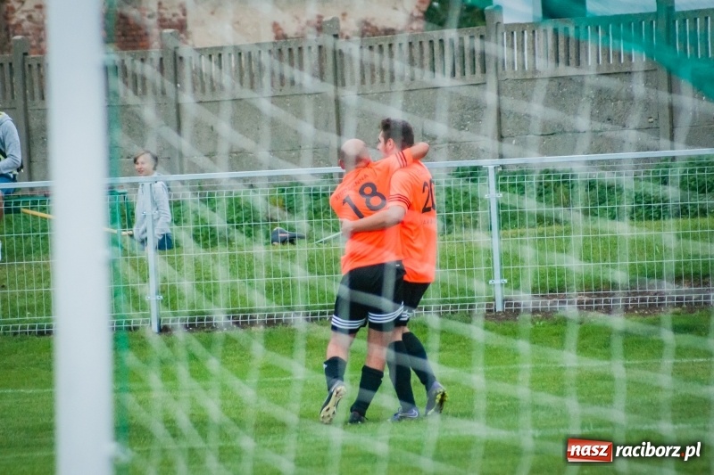 Zdjęcie w galerii na portalu naszraciborz.pl: Wymęczone zwycięstwo Studziennej w starciu z rezerwami Dębu Gaszowice wiadomości z regionu