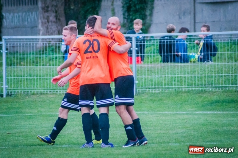 Zdjęcie w galerii na portalu naszraciborz.pl: Wymęczone zwycięstwo Studziennej w starciu z rezerwami Dębu Gaszowice wiadomości z regionu