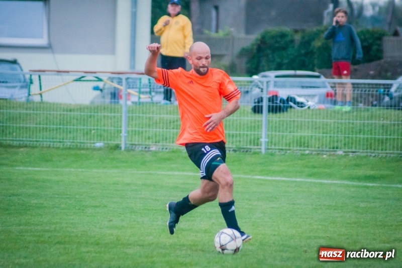 Zdjęcie w galerii na portalu naszraciborz.pl: Wymęczone zwycięstwo Studziennej w starciu z rezerwami Dębu Gaszowice wiadomości z regionu