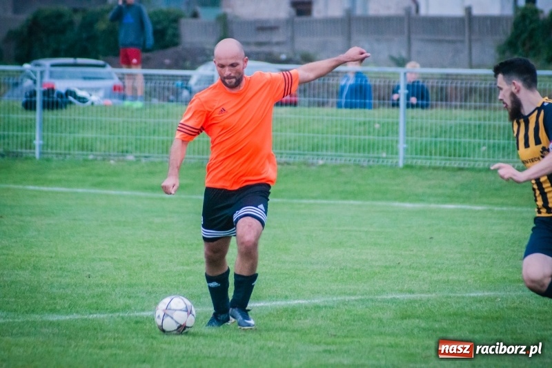 Zdjęcie w galerii na portalu naszraciborz.pl: Wymęczone zwycięstwo Studziennej w starciu z rezerwami Dębu Gaszowice wiadomości z regionu