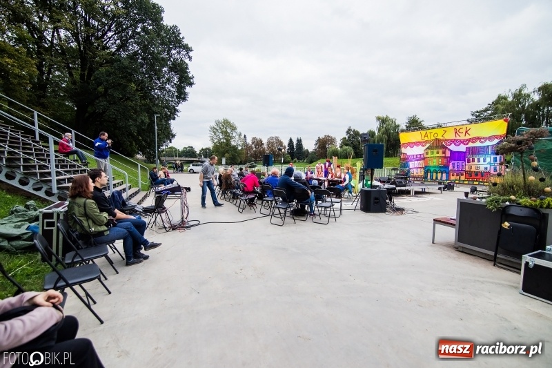 Zdjęcie w galerii na portalu naszraciborz.pl: Narodowe Czytanie na przystani kajakowej wiadomości z regionu