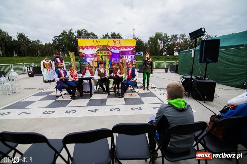 Zdjęcie w galerii na portalu naszraciborz.pl: Narodowe Czytanie na przystani kajakowej wiadomości z regionu