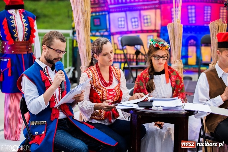 Zdjęcie w galerii na portalu naszraciborz.pl: Narodowe Czytanie na przystani kajakowej wiadomości z regionu