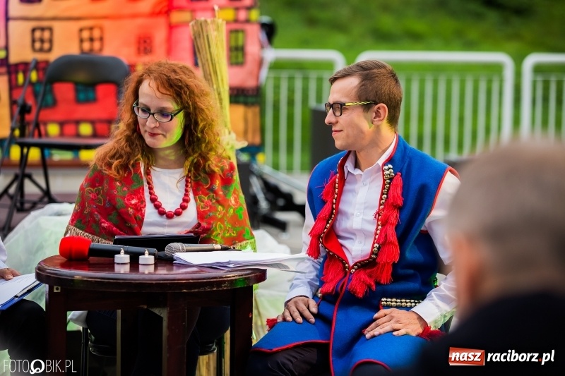 Zdjęcie w galerii na portalu naszraciborz.pl: Narodowe Czytanie na przystani kajakowej wiadomości z regionu