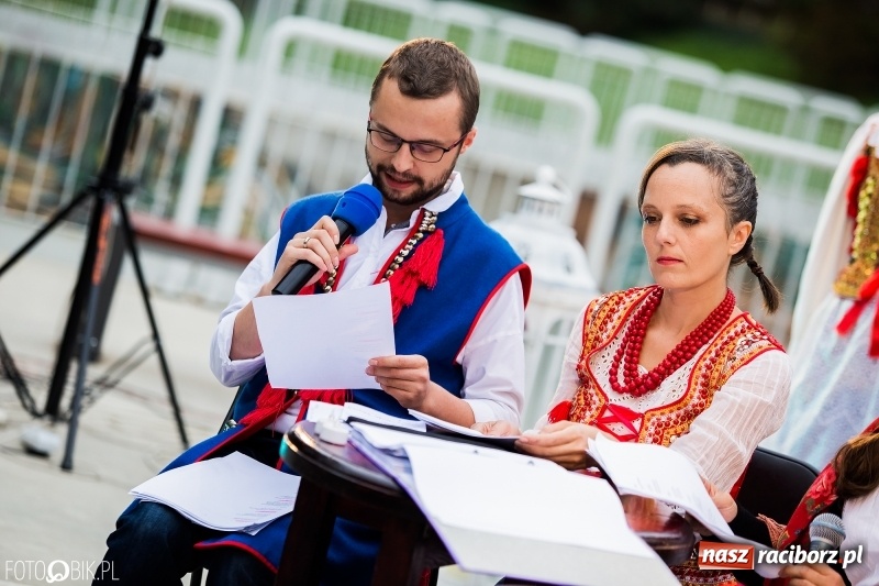Zdjęcie w galerii na portalu naszraciborz.pl: Narodowe Czytanie na przystani kajakowej wiadomości z regionu