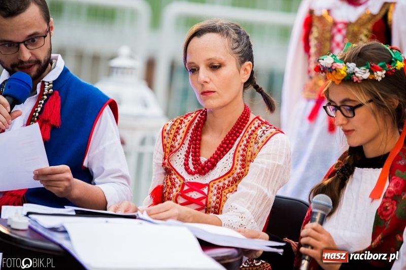 Zdjęcie w galerii na portalu naszraciborz.pl: Narodowe Czytanie na przystani kajakowej wiadomości z regionu
