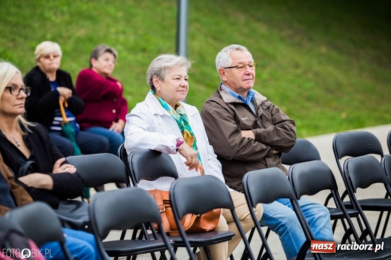 Zdjęcie w galerii na portalu naszraciborz.pl: Narodowe Czytanie na przystani kajakowej wiadomości z regionu