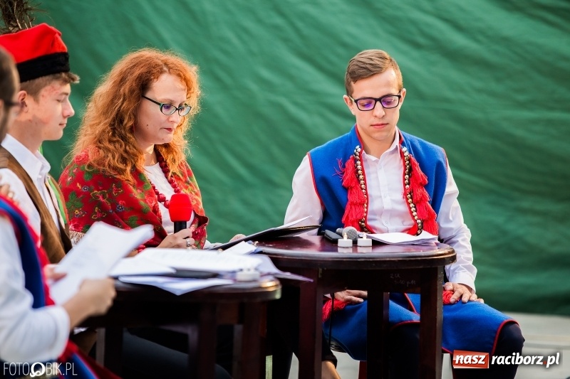 Zdjęcie w galerii na portalu naszraciborz.pl: Narodowe Czytanie na przystani kajakowej wiadomości z regionu