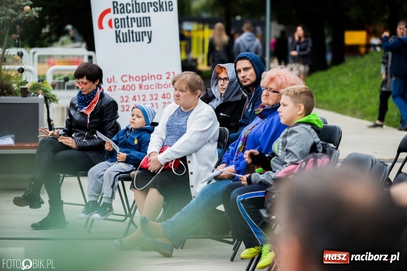 Zdjęcie w galerii na portalu naszraciborz.pl: Narodowe Czytanie na przystani kajakowej wiadomości z regionu
