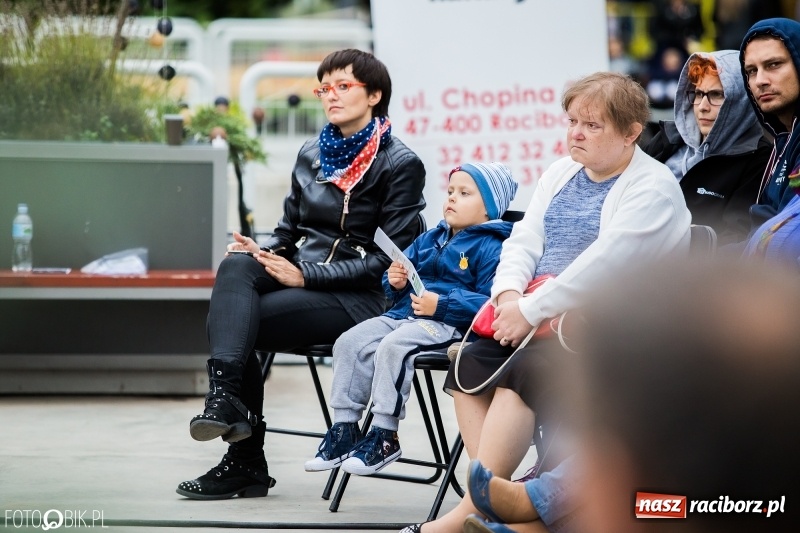 Zdjęcie w galerii na portalu naszraciborz.pl: Narodowe Czytanie na przystani kajakowej wiadomości z regionu