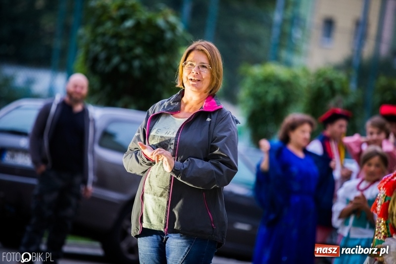 Zdjęcie w galerii na portalu naszraciborz.pl: Teatr Wodzisławskiej Ulicy wystąpił w ramach Narodowego Czytania wiadomości z regionu