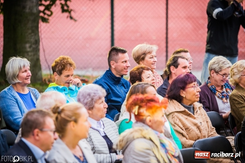 Zdjęcie w galerii na portalu naszraciborz.pl: Teatr Wodzisławskiej Ulicy wystąpił w ramach Narodowego Czytania wiadomości z regionu