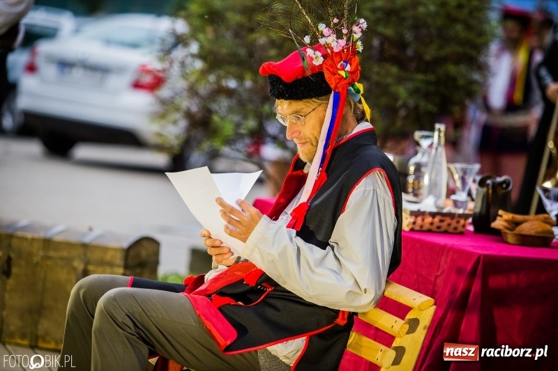 Zdjęcie w galerii na portalu naszraciborz.pl: Teatr Wodzisławskiej Ulicy wystąpił w ramach Narodowego Czytania wiadomości z regionu