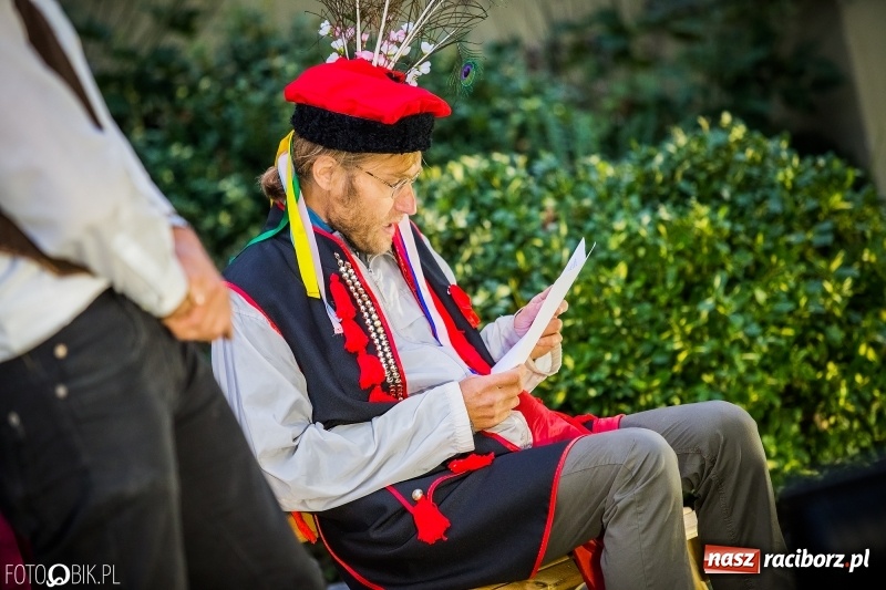 Zdjęcie w galerii na portalu naszraciborz.pl: Teatr Wodzisławskiej Ulicy wystąpił w ramach Narodowego Czytania wiadomości z regionu