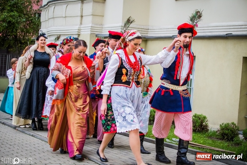 Zdjęcie w galerii na portalu naszraciborz.pl: Teatr Wodzisławskiej Ulicy wystąpił w ramach Narodowego Czytania wiadomości z regionu