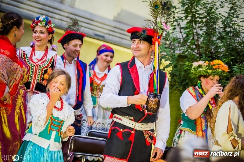 Zdjęcie w galerii na portalu naszraciborz.pl: Teatr Wodzisławskiej Ulicy wystąpił w ramach Narodowego Czytania wiadomości z regionu