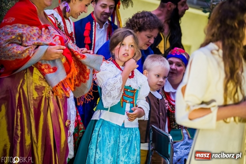 Zdjęcie w galerii na portalu naszraciborz.pl: Teatr Wodzisławskiej Ulicy wystąpił w ramach Narodowego Czytania wiadomości z regionu