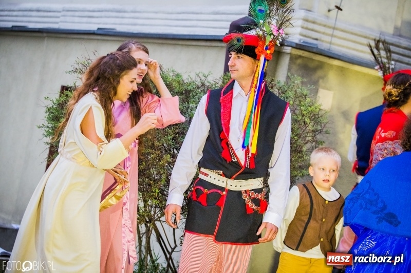 Zdjęcie w galerii na portalu naszraciborz.pl: Teatr Wodzisławskiej Ulicy wystąpił w ramach Narodowego Czytania wiadomości z regionu