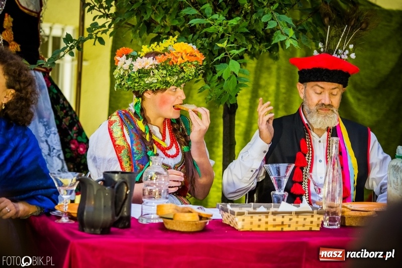 Zdjęcie w galerii na portalu naszraciborz.pl: Teatr Wodzisławskiej Ulicy wystąpił w ramach Narodowego Czytania wiadomości z regionu
