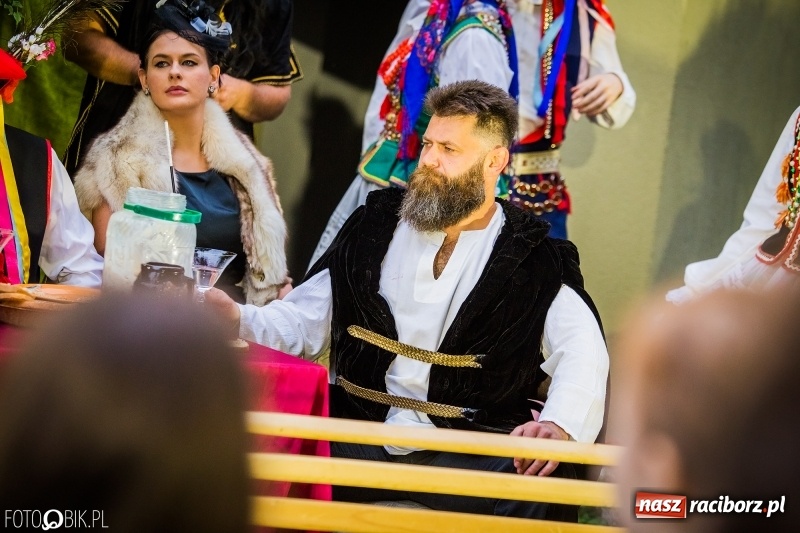 Zdjęcie w galerii na portalu naszraciborz.pl: Teatr Wodzisławskiej Ulicy wystąpił w ramach Narodowego Czytania wiadomości z regionu