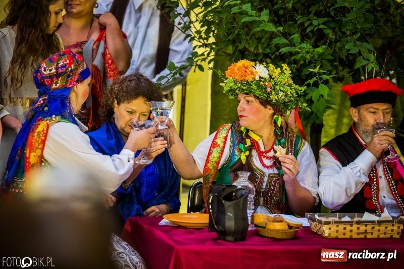 Zdjęcie w galerii na portalu naszraciborz.pl: Teatr Wodzisławskiej Ulicy wystąpił w ramach Narodowego Czytania wiadomości z regionu