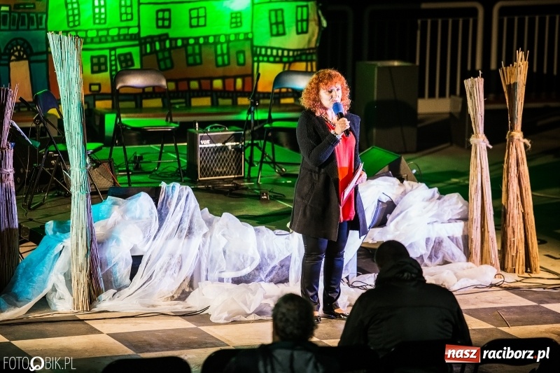 Zdjęcie w galerii na portalu naszraciborz.pl: Swing Pigs & Madalena João wystąpili na pożegnanie lata wiadomości z regionu