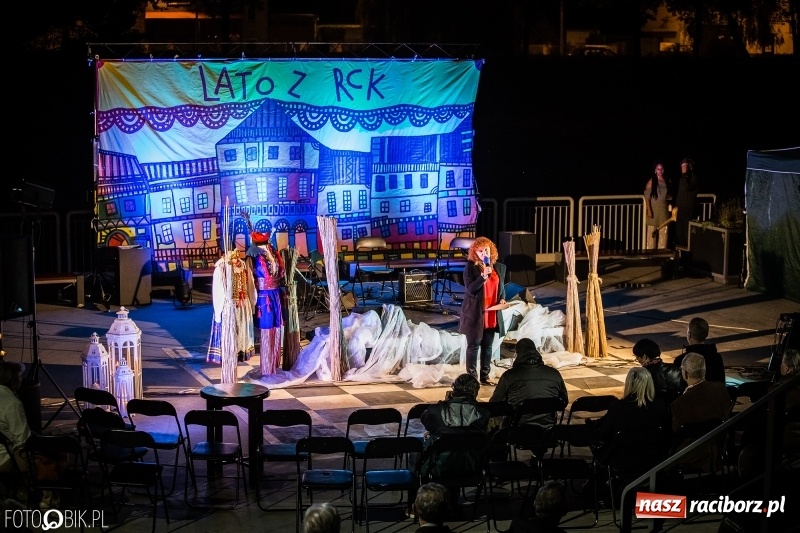 Zdjęcie w galerii na portalu naszraciborz.pl: Swing Pigs & Madalena João wystąpili na pożegnanie lata wiadomości z regionu