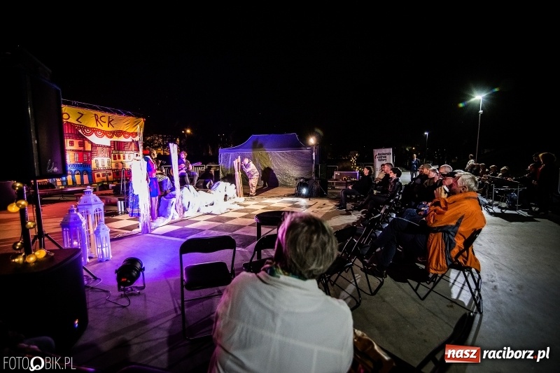 Zdjęcie w galerii na portalu naszraciborz.pl: Swing Pigs & Madalena João wystąpili na pożegnanie lata wiadomości z regionu