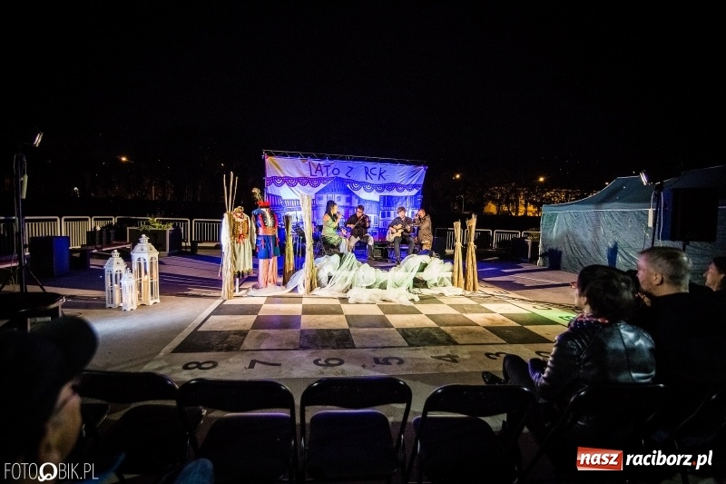 Zdjęcie w galerii na portalu naszraciborz.pl: Swing Pigs & Madalena João wystąpili na pożegnanie lata wiadomości z regionu