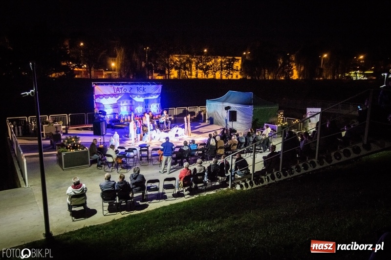 Zdjęcie w galerii na portalu naszraciborz.pl: Swing Pigs & Madalena João wystąpili na pożegnanie lata wiadomości z regionu