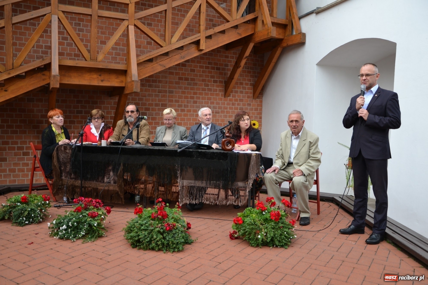 Zdjęcie w galerii na portalu naszraciborz.pl: Narodowe Czytanie na Zamku Piastowskim wiadomości z regionu