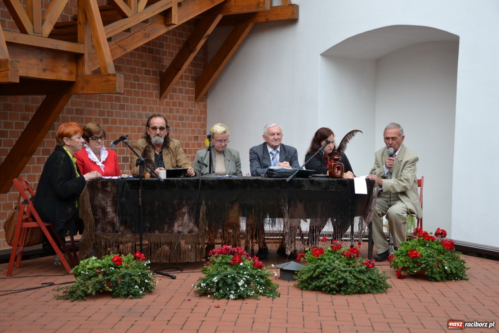 Zdjęcie w galerii na portalu naszraciborz.pl: Narodowe Czytanie na Zamku Piastowskim wiadomości z regionu