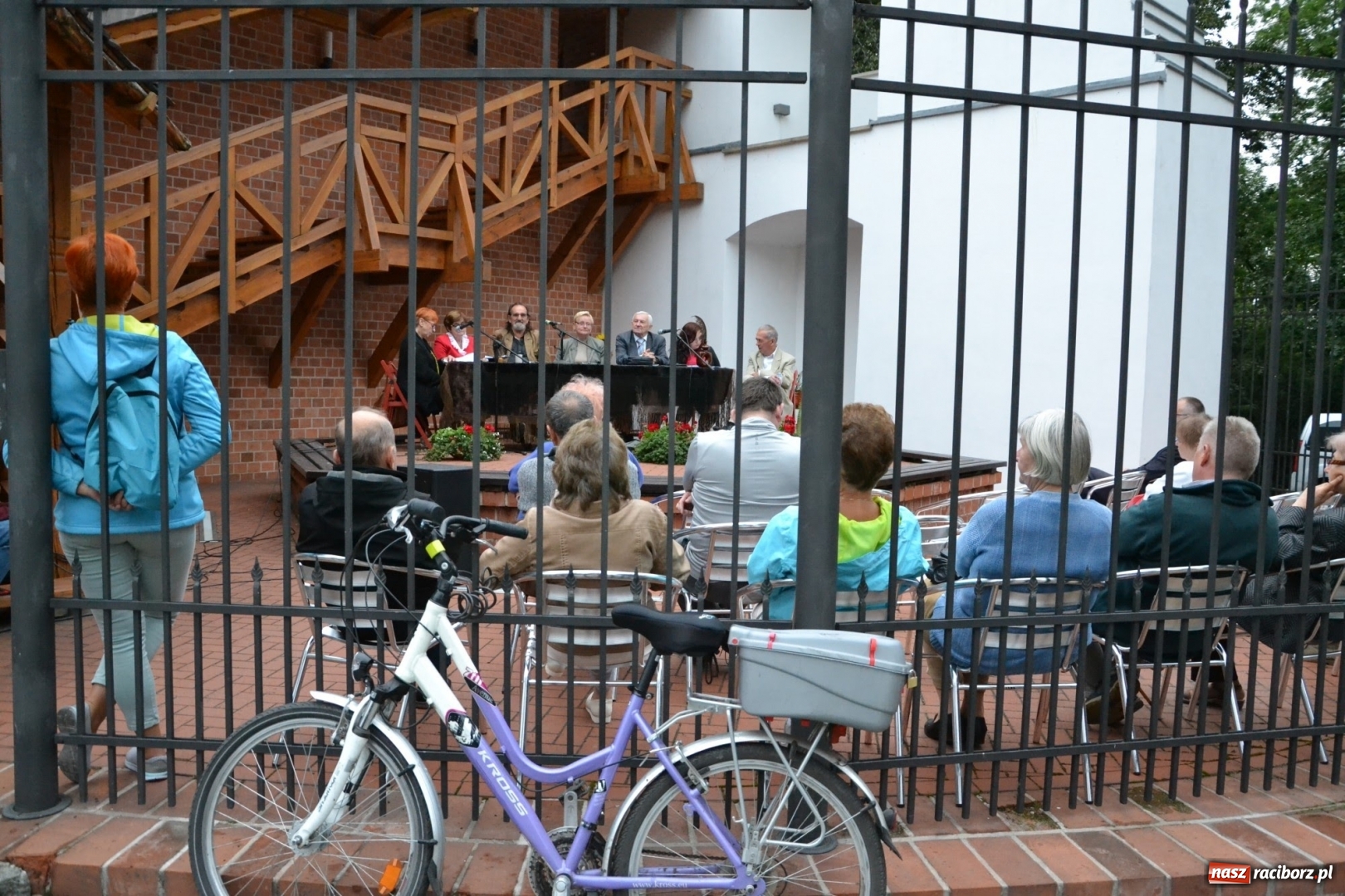Zdjęcie w galerii na portalu naszraciborz.pl: Narodowe Czytanie na Zamku Piastowskim wiadomości z regionu