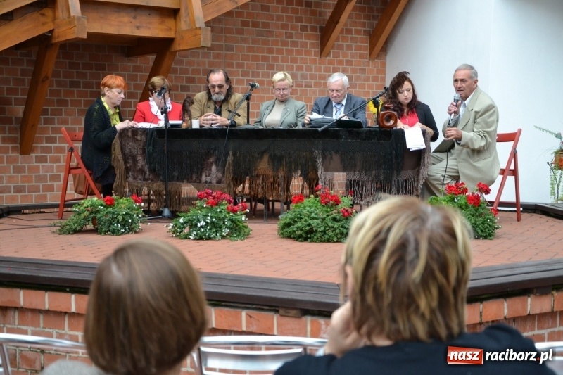 Zdjęcie w galerii na portalu naszraciborz.pl: Narodowe Czytanie na Zamku Piastowskim wiadomości z regionu