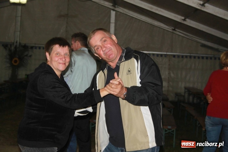 Zdjęcie w galerii na portalu naszraciborz.pl: Roztańczony drugi wieczór dożynkowy w Wojnowicach wiadomości z regionu