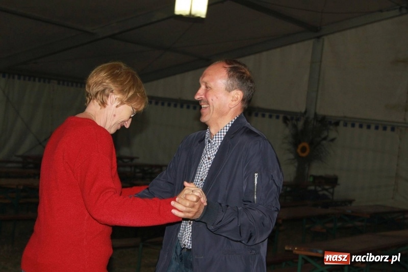 Zdjęcie w galerii na portalu naszraciborz.pl: Roztańczony drugi wieczór dożynkowy w Wojnowicach wiadomości z regionu