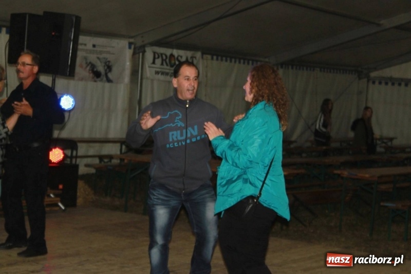 Zdjęcie w galerii na portalu naszraciborz.pl: Roztańczony drugi wieczór dożynkowy w Wojnowicach wiadomości z regionu