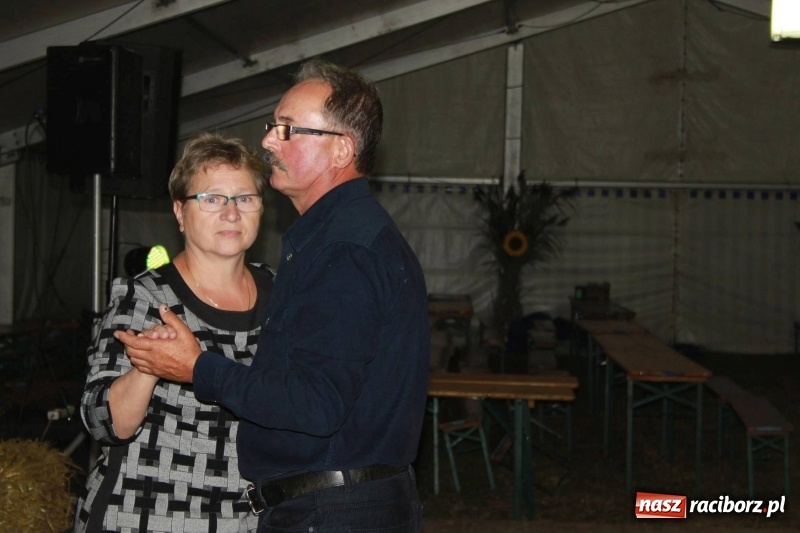 Zdjęcie w galerii na portalu naszraciborz.pl: Roztańczony drugi wieczór dożynkowy w Wojnowicach wiadomości z regionu