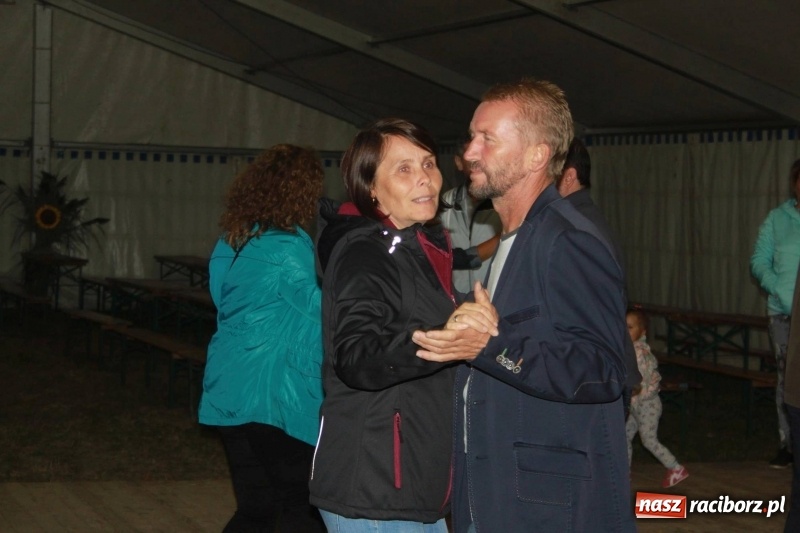 Zdjęcie w galerii na portalu naszraciborz.pl: Roztańczony drugi wieczór dożynkowy w Wojnowicach wiadomości z regionu